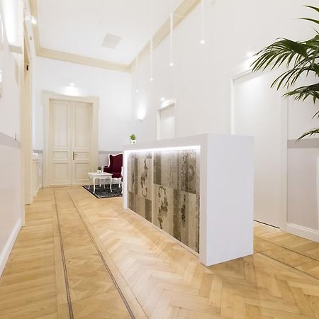 Отель Residenza Degli Artisti Триест Экстерьер фото